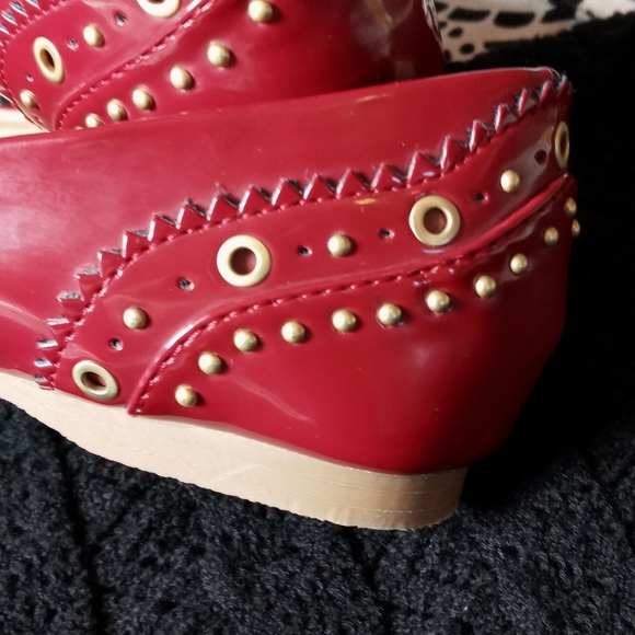 Bass Layla Red and Gold faux leather flats - Picture 3 of 8